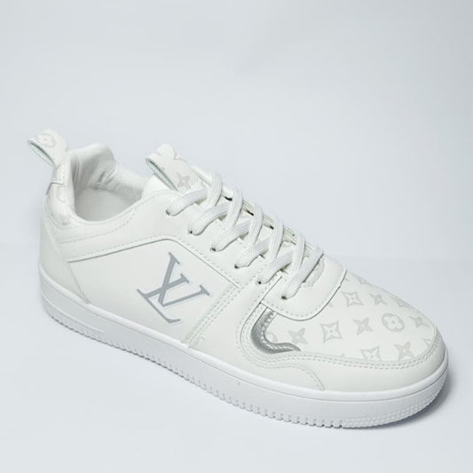 White sneaker 