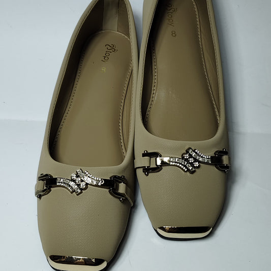 Golden Poise Pumps